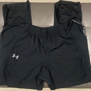 Men's Small Black UNDER ARMOUR wind-resistant pants.